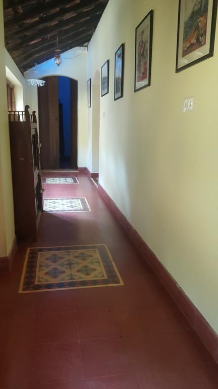 Casa Menezes - A Heritage Goan Homestay Bambolim Quarto foto
