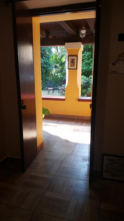 Casa Menezes - A Heritage Goan Homestay Bambolim Quarto foto