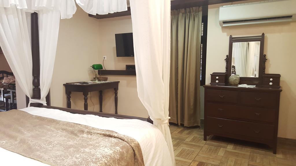 Casa Menezes - A Heritage Goan Homestay Bambolim Quarto foto