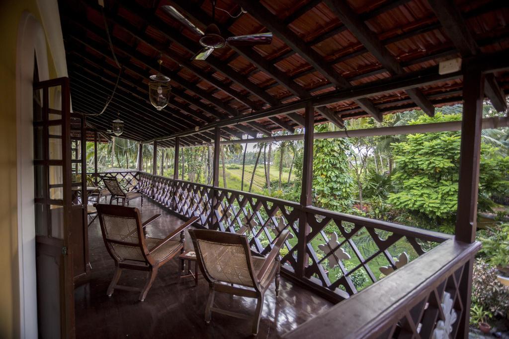 Casa Menezes - A Heritage Goan Homestay Bambolim Quarto foto